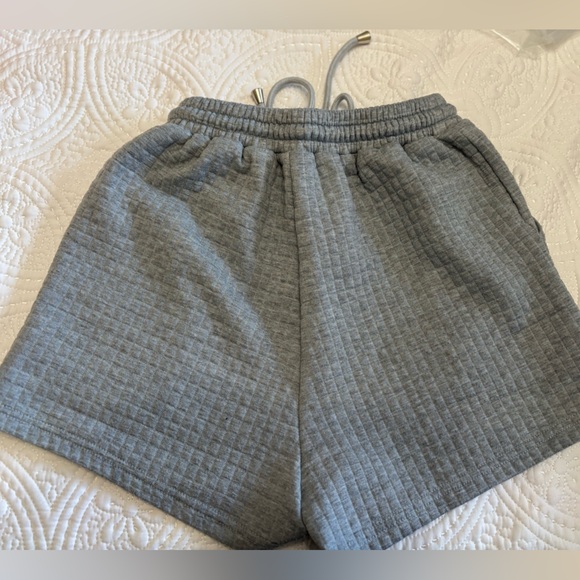 Princess Polly grey waffle sweat shorts. Drawstring US Size 4 - Picture 3 of 8